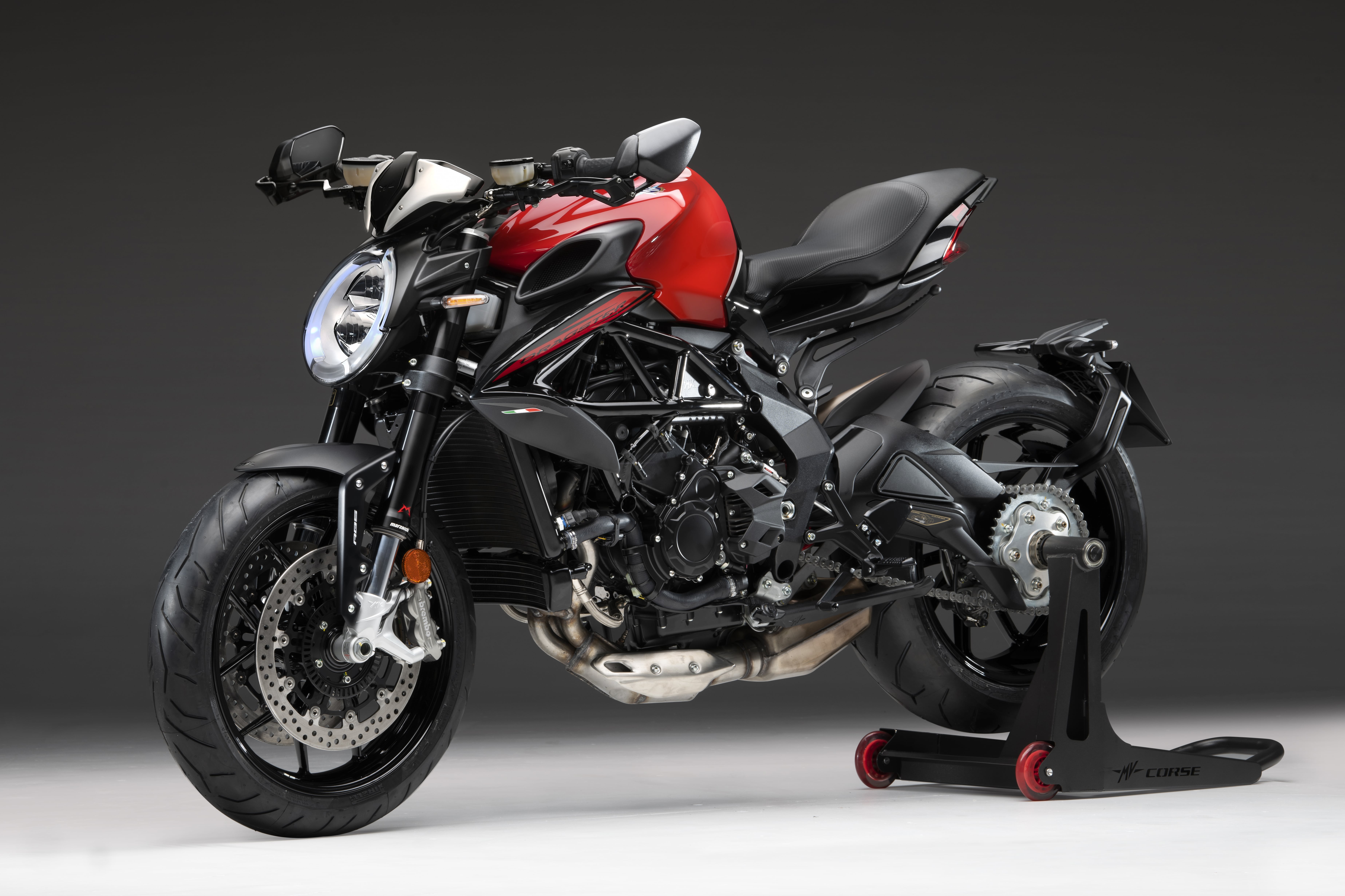  / AGO RED / METALLIC CARBON BLACK