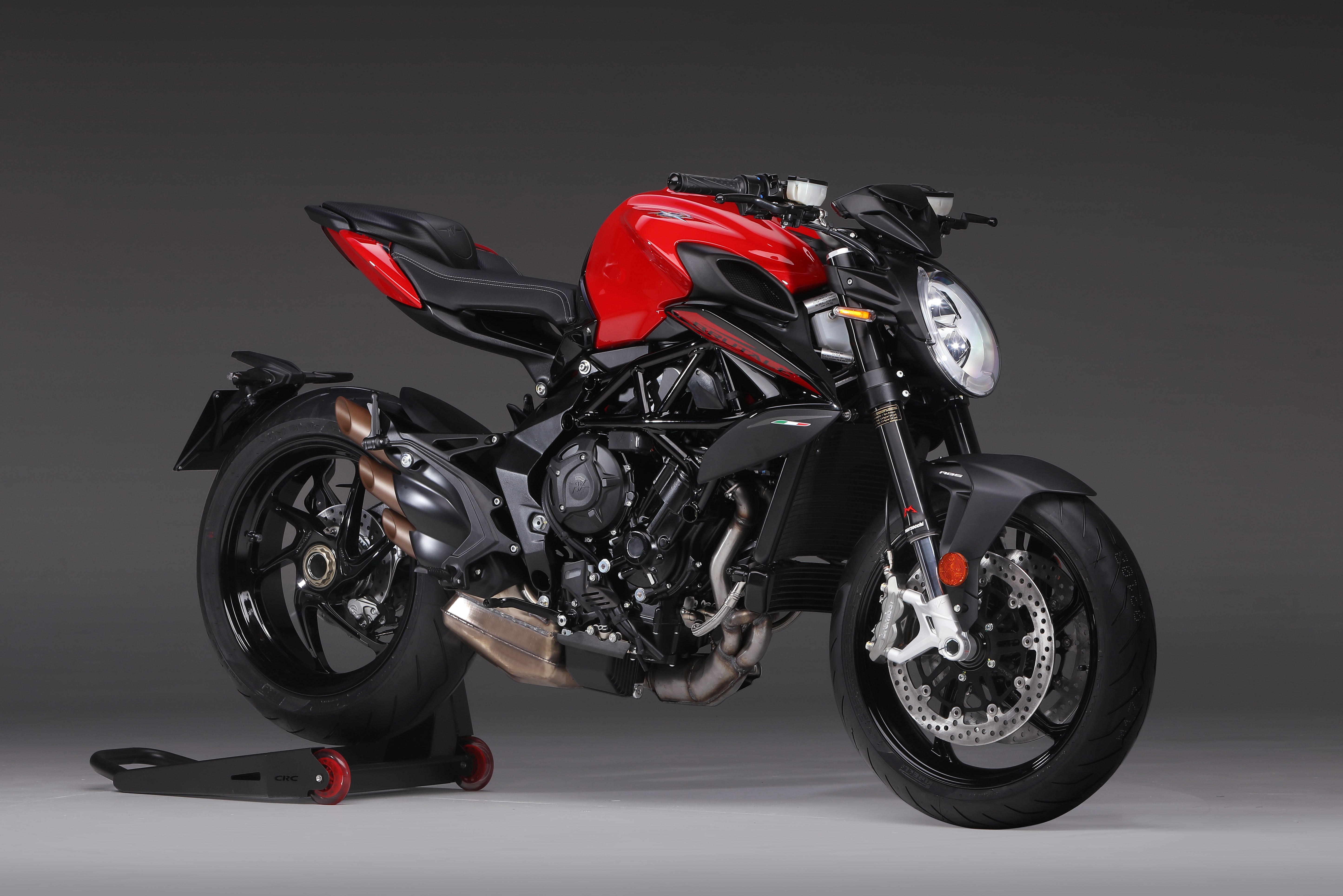 / AGO RED / METALLIC CARBON BLACK